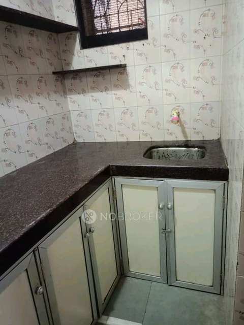1 RK House for Rent  In Bandra East