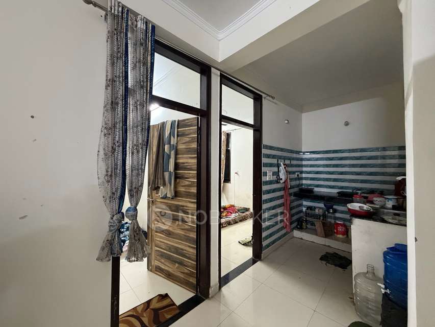 Single Room for Female In 2 BHK  In Jasola Vihar