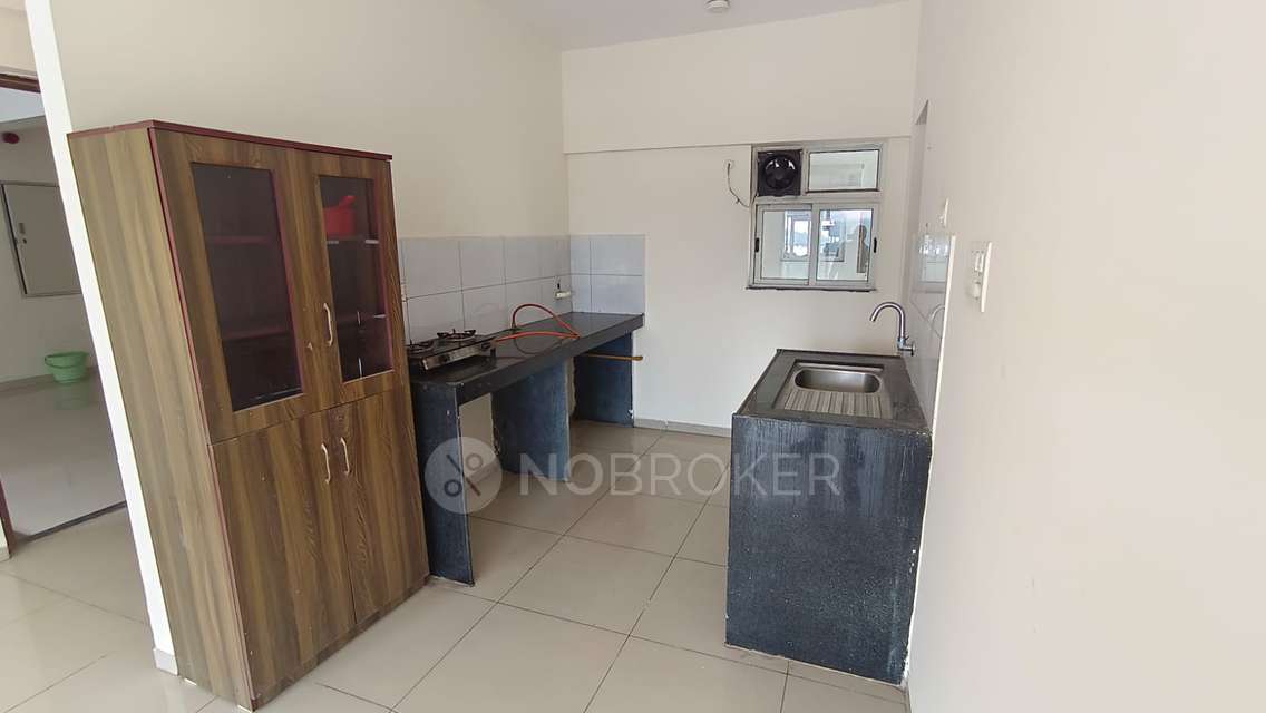 Single Room for Male In 3 BHK  In Tcg The Crown Greens, Hinjewadi In The Crown Greens - Old Building