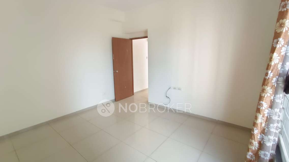 Single Room for Male In 3 BHK  In Tcg The Crown Greens, Hinjewadi In The Crown Greens - Old Building