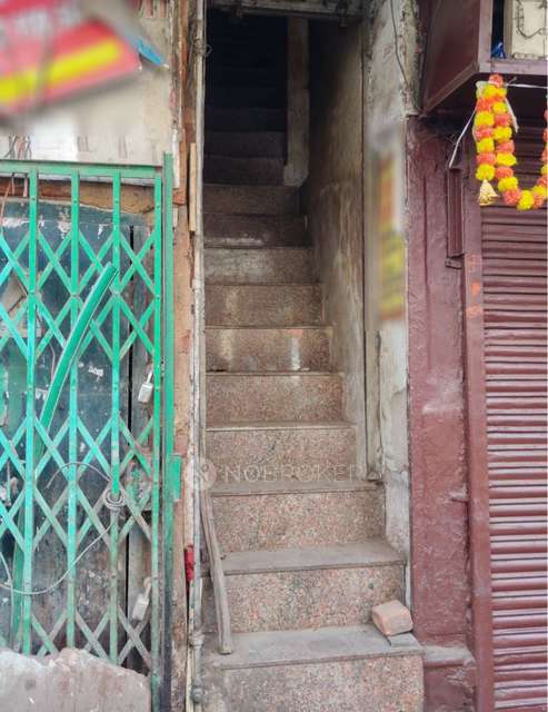 Shop in Masjid Katra Bariyan, Delhi for Rent 