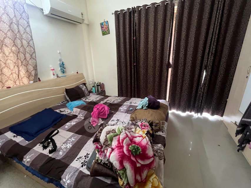 Shared Room for Female In 3 BHK  In Atlanta Society In  Wakad, Pune