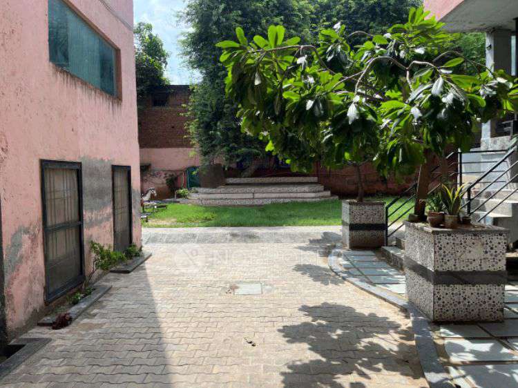 Commercial Property in Vasant Kunj, Delhi for sale 