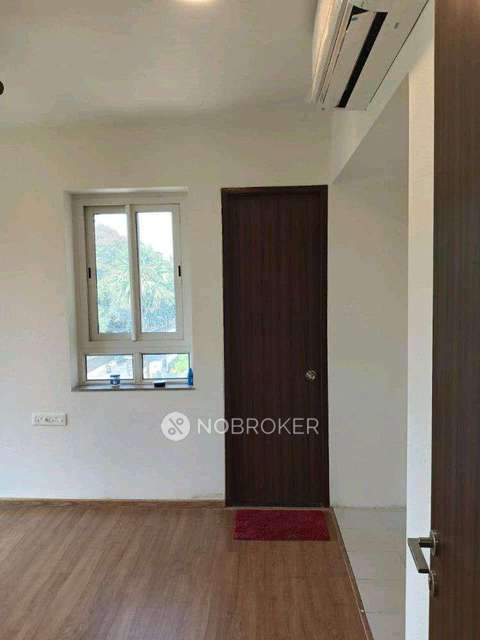 2 BHK Flat In Embassy One For Sale  In Embassy One Thane, Mumbai.