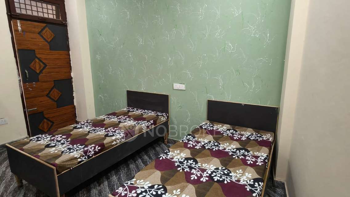 Commercial Property in Mamura, Noida for Rent 