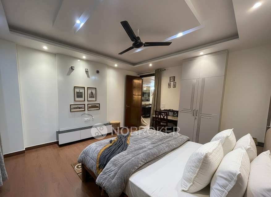 Single Room for Male In 3 BHK  In Mayfield Gardens In Sector 51