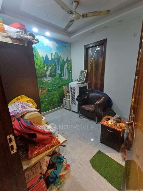 2 BHK Flat In Standalone For Sale  In Uttam Nagar West