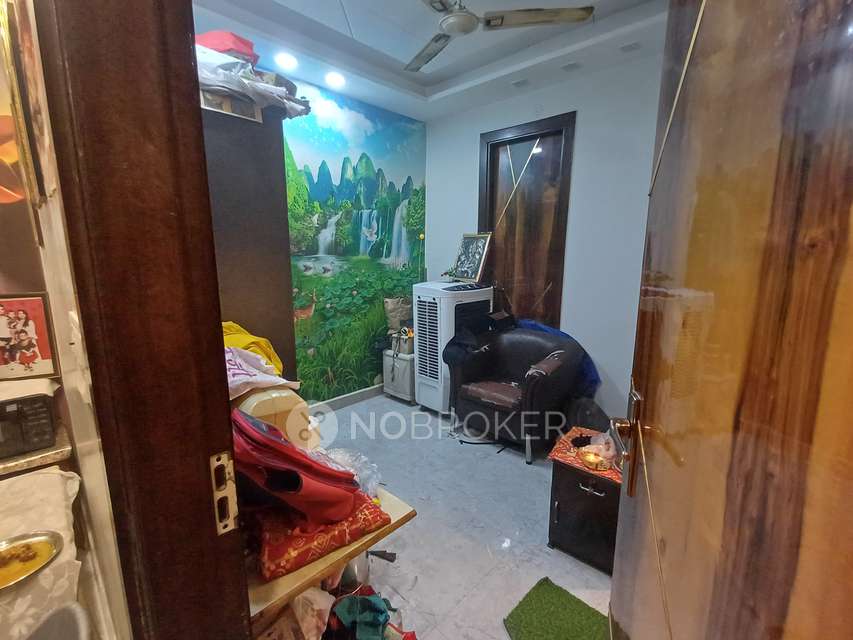 2 BHK Flat In Standalone For Sale  In Uttam Nagar West