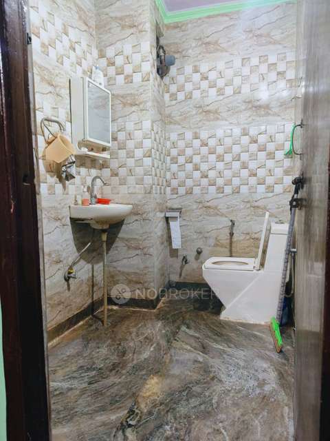 2 BHK Flat In Tyagi Niwas For Sale  In Shahdara