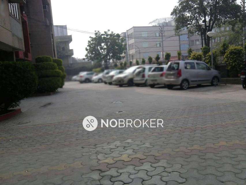 3 BHK Flat In Siddharth Apartment, Pitam Pura for Rent  In Pitam Pura