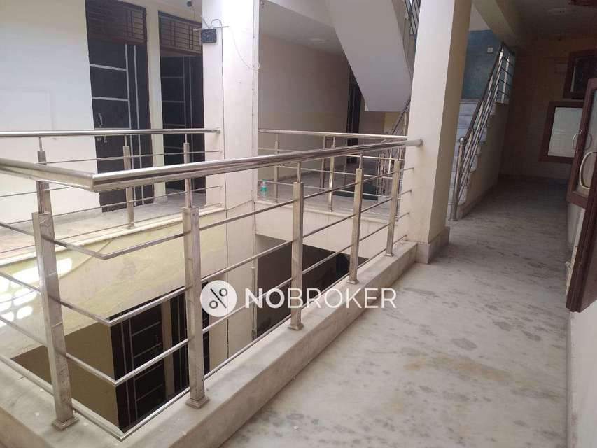 PG for Boys in  Sector 18,