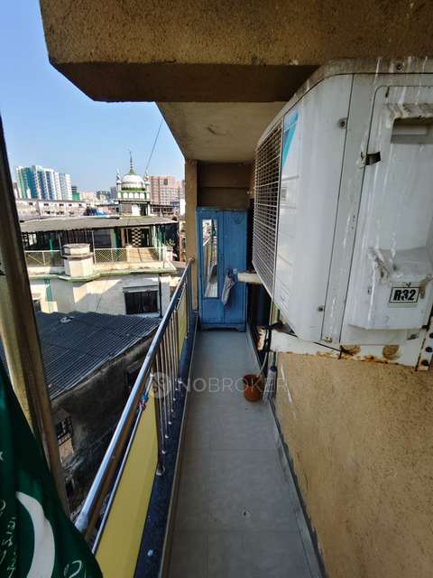 1 BHK Flat In Halimabai Building No89 Near Milan Hotel Quresh Nagar  For Sale  In Cafe Milan Bakery