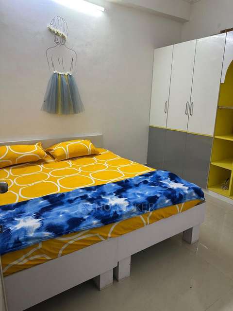Shared Room for Female In 4+ BHK  In Viman Nagar