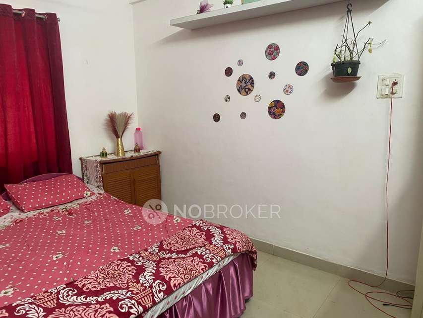 Shared Room for Female In 4+ BHK In Viman Nagar