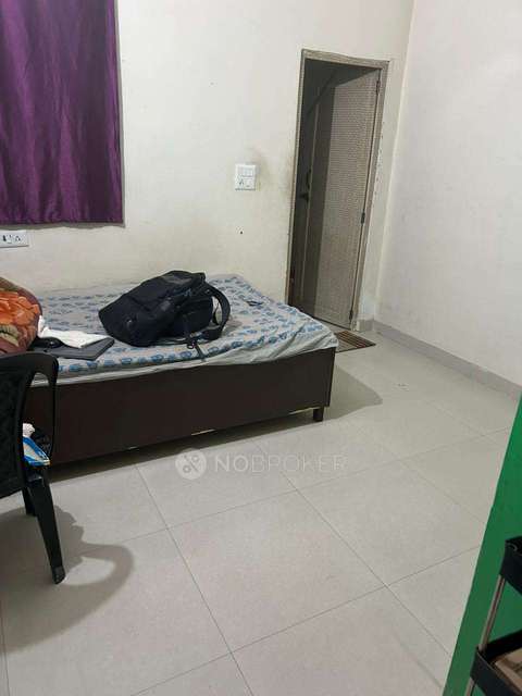 Single Room for Female In 2 BHK  In Sector 23a