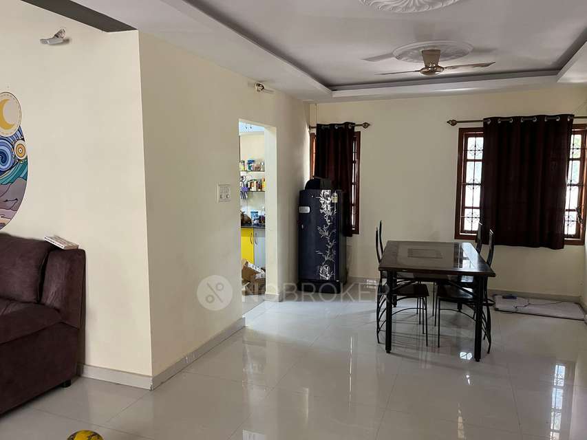 Single Room for Male In 4+ BHK  In Hsr Layout