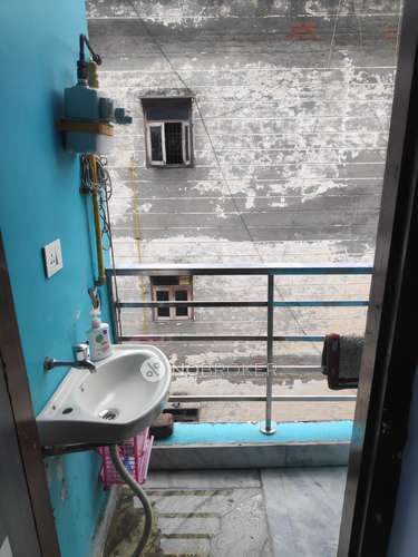 2 BHK Flat In Standalone Building  For Sale  In Rohini