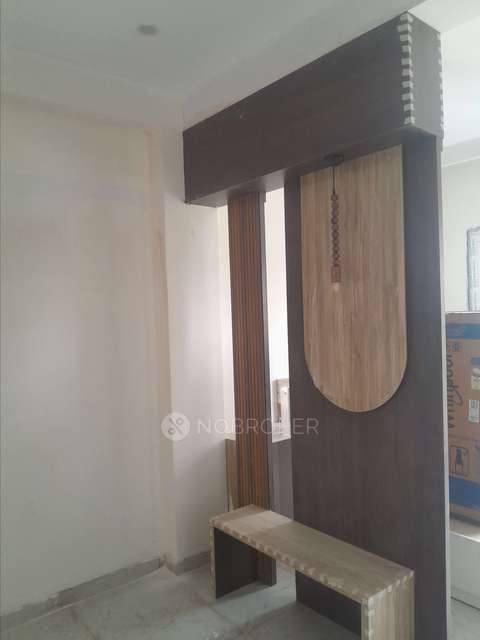 1 BHK Flat for Rent  In Sector 42