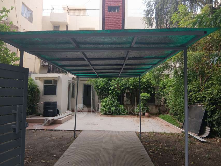 2 BHK Flat In Golf View Apartments, Saket for Rent  In Saket