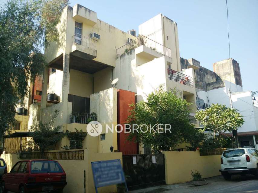 2 BHK Flat In Golf View Apartments, Saket for Rent  In Saket