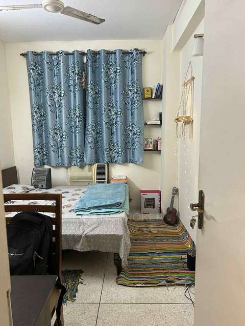 Single Room for Female In 4 BHK  In Dlf Ridgewood Estate In Sector 27