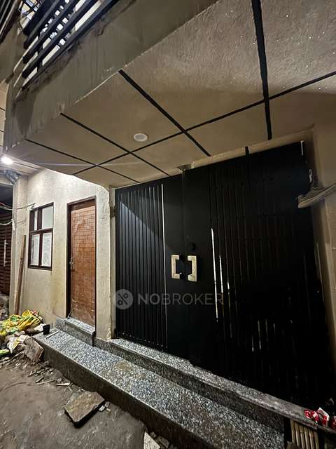 3 BHK Flat for Rent  In  Vasant Kunj