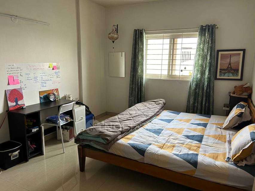 Single Room for Female In 4 BHK  In Ambience Diva In Bellandur