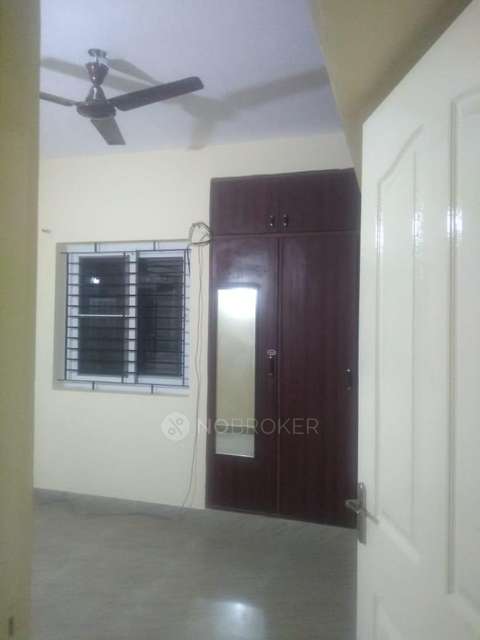 2 BHK Flat In Aiswariya Apartment For Sale  In Pallikaranai, 