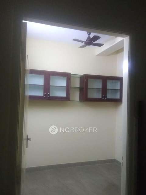 2 BHK Flat In Aiswariya Apartment For Sale  In Pallikaranai, 