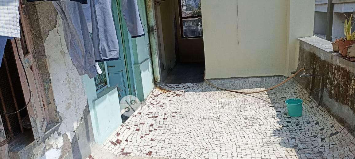 1 RK Flat In Batatawala Mansion For Sale  In Lal Bag