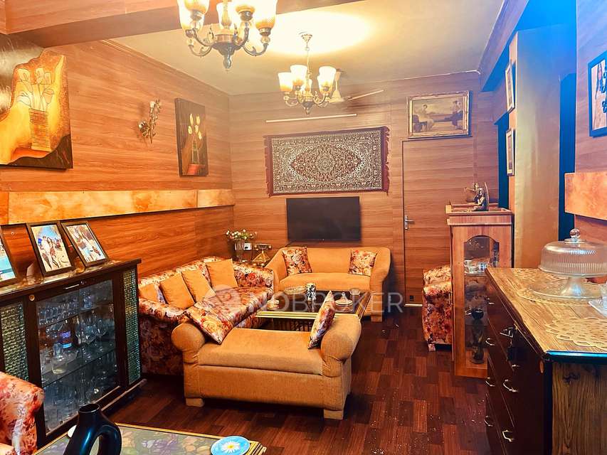 Single Room for Female In 4 BHK  In Chitranjan Park In Cr Park Main Rd