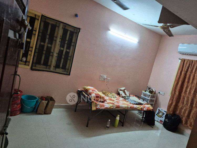 Single Room for Female In 3 BHK  In Gowrinagar Area In Mugalivakkam
