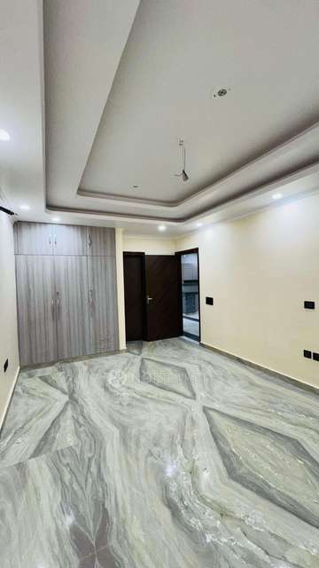 4+ BHK Flat In Standalone for Rent  In Sector 43