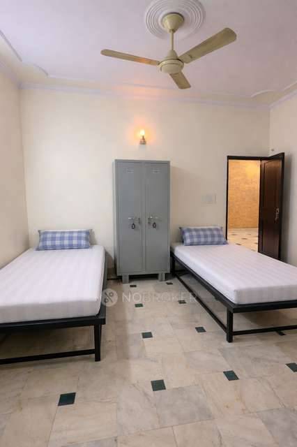 2 BHK Flat In Meenakshi Garden for Rent  In Ashok Nagar, Delhi