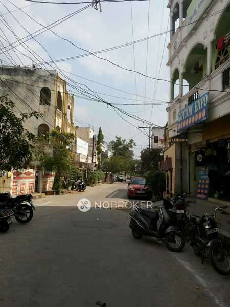 3 BHK Flat In Tiwari Nivas for Rent In Hussaini Alam