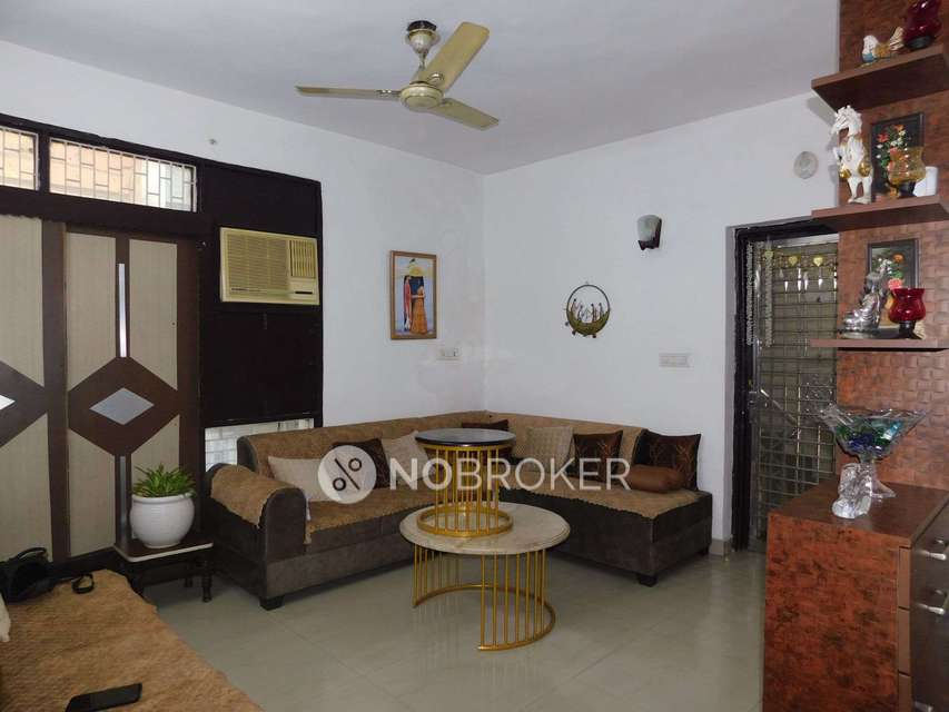 2 BHK Flat In Brij Vihar Apartment, Pitampura for Rent  In Pitampura