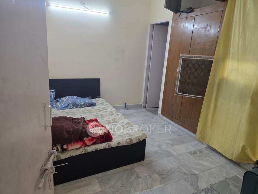 Single Room for Male In 2 BHK  In Regent Shipra Suncity In Indirapuram