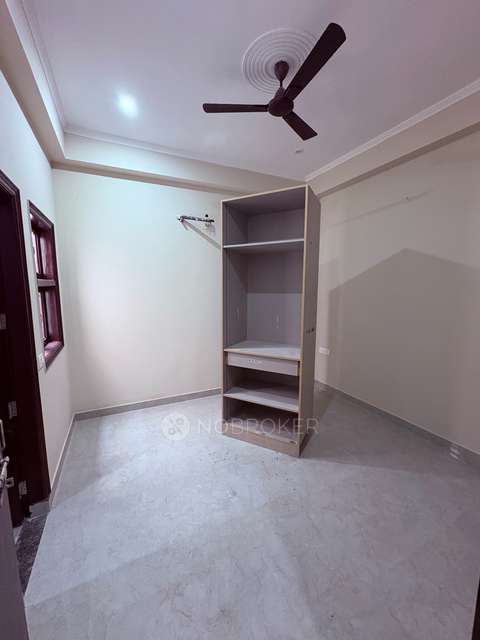 1 BHK Flat In Standalone Building  for Rent  In  Sector 40