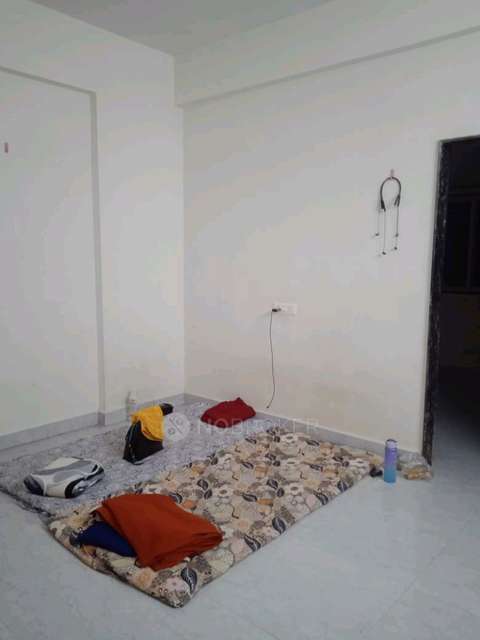 Shared Room for Female In 1 BHK  In Sk Heights Gayatri Park Lane No1.near Undre Hospital Kesnanad Fata In Wagholi