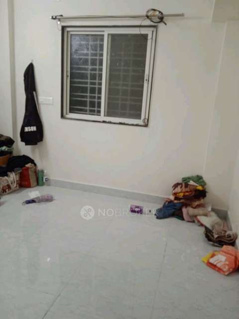 Shared Room for Female In 1 BHK  In Sk Heights Gayatri Park Lane No1.near Undre Hospital Kesnanad Fata In Wagholi