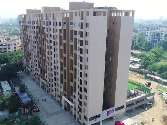 2 BHK Flat In Gkg The Kings Way For Sale  In Ghorpadi