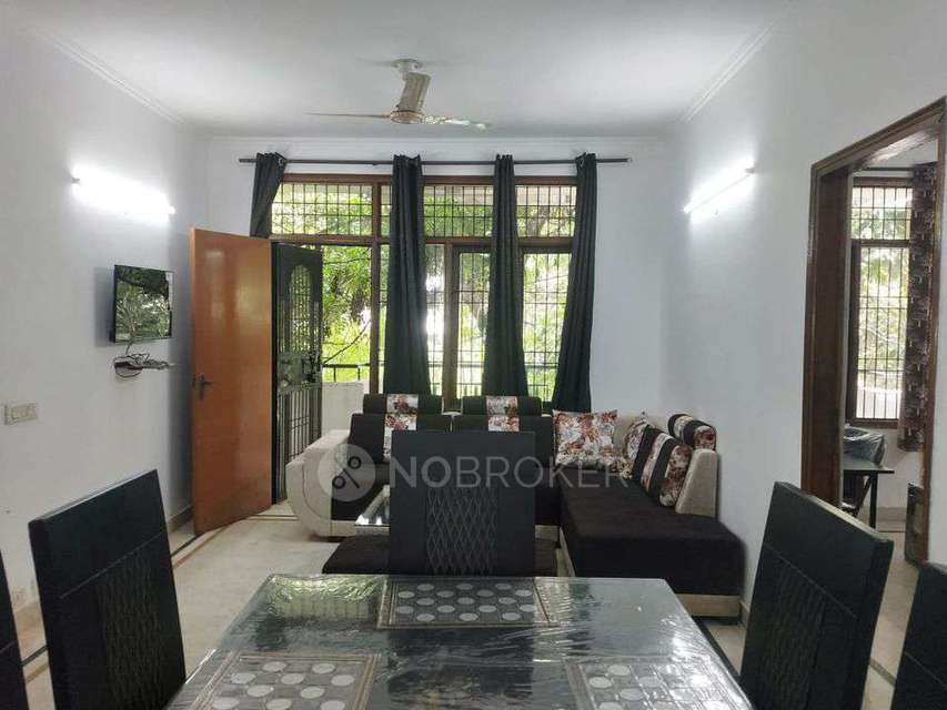 Shared Room for Male In 4 BHK  In Sector 54,