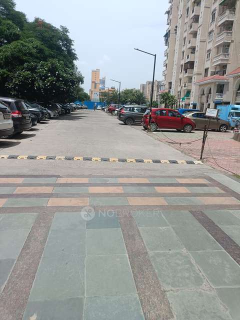 Shared Room for  In 3 BHK  In Jm Orchid In Sector 76