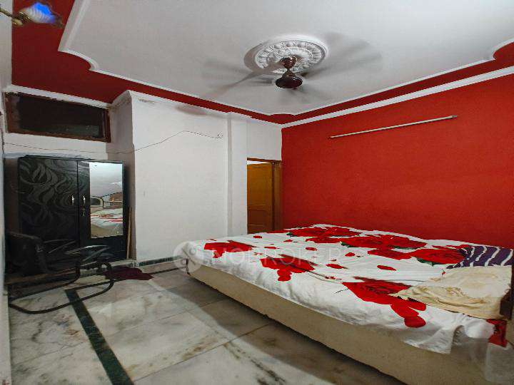 2 BHK Flat In Mata Niwas Apartment For Sale  In Tilak Nagar