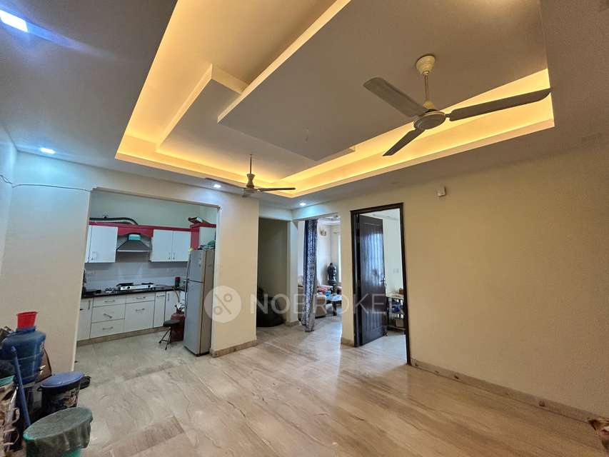 Single Room for Male In 4 BHK  In Sector 45