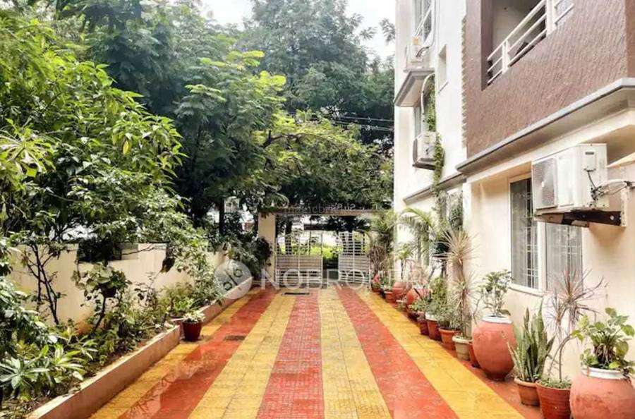 Single Room for Female In 3 BHK  In Gokulam In Kondapur