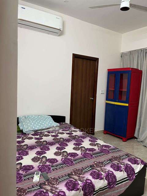 Single Room for Female In 3 BHK  In Kohinoor By Auro Realty In Serilingampalle 