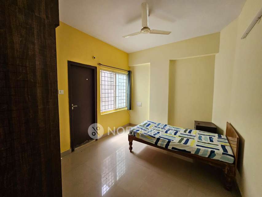 Single Room for Female In 3 BHK  In Apartment  In Kasavanahalli