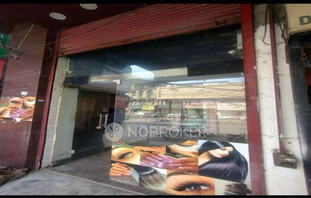 Showroom in Rajouri Garden, Delhi for Rent 