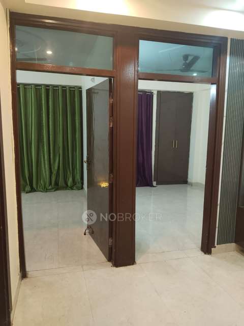 Single Room for Female In 2 BHK  In Sector 74